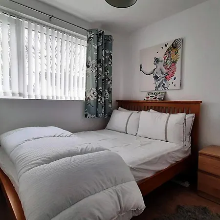 2 Bedroom Chalet All To Yourself, Free Parking, Dogs Welcome Swansea Exterior photo