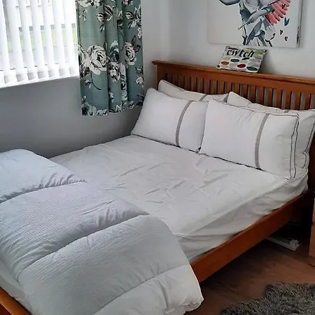 2 Bedroom Chalet All To Yourself, Free Parking, Dogs Welcome Swansea Exterior photo