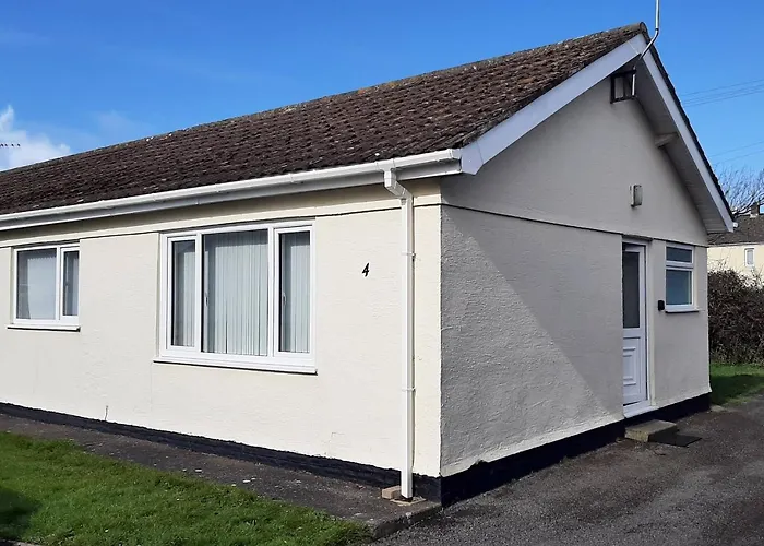 2 Bedroom Chalet All To Yourself, Free Parking, Dogs Welcome