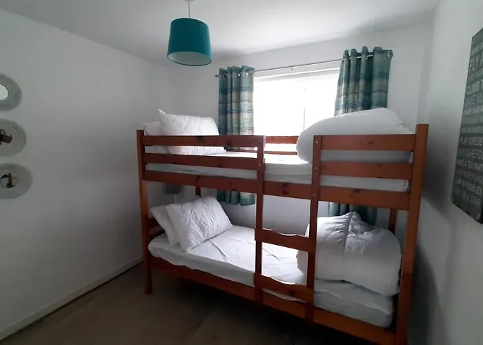 2 Bedroom Chalet All To Yourself, Free Parking, Dogs Welcome