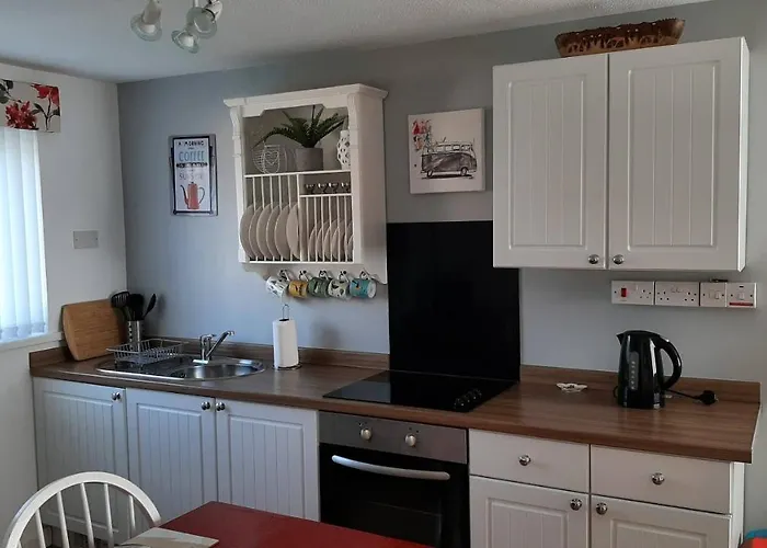 2 Bedroom Chalet All To Yourself, Free Parking, Dogs Welcome