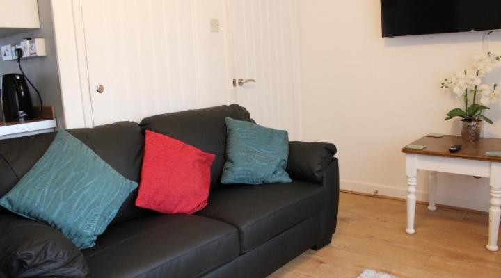 2 Bedroom To Yourself, Free Parking, Dogs Welcome * Суонси